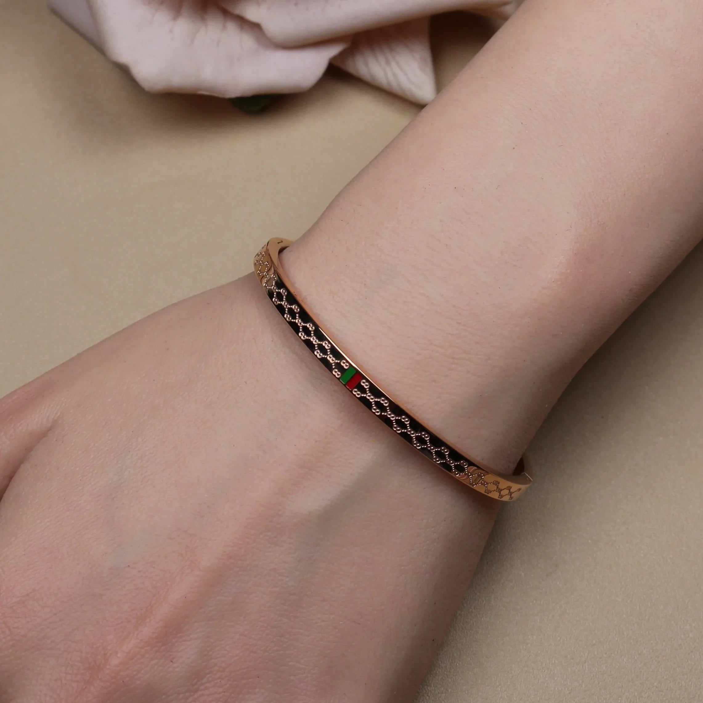 18 K Gold Plated Stainless Steel  55 MM Red/Green Bangles  , Fashionable Jewelry For Men And Women Wholesale