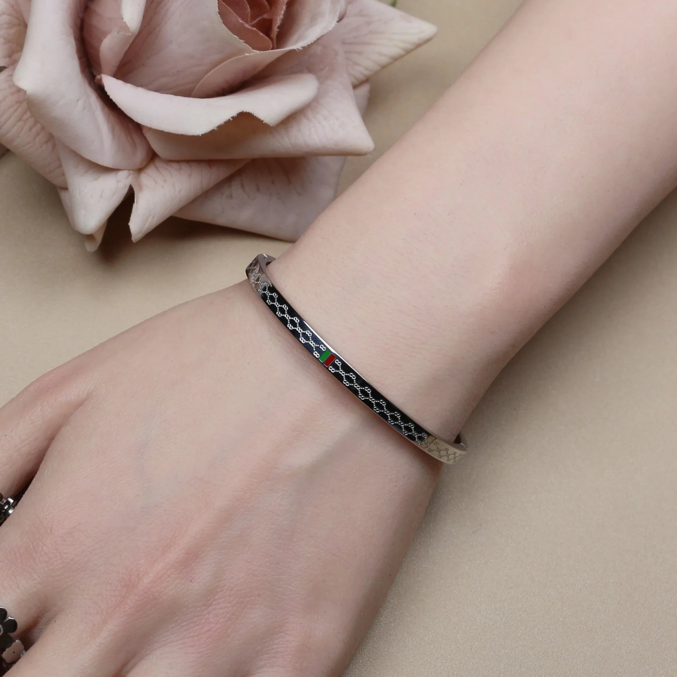 18 K Gold Plated Stainless Steel  55 MM Red/Green Bangles  , Fashionable Jewelry For Men And Women Wholesale
